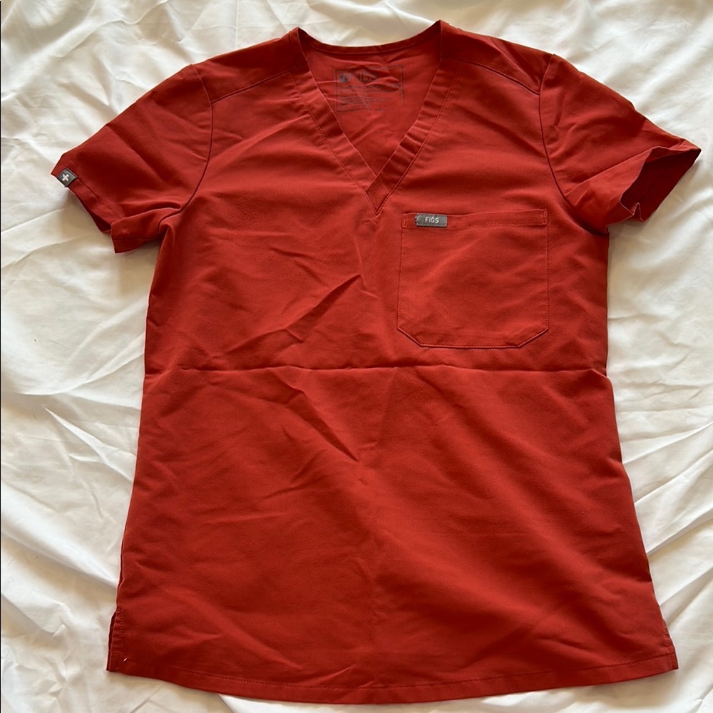 FIGS Clay Catarina one-pocket scrub top